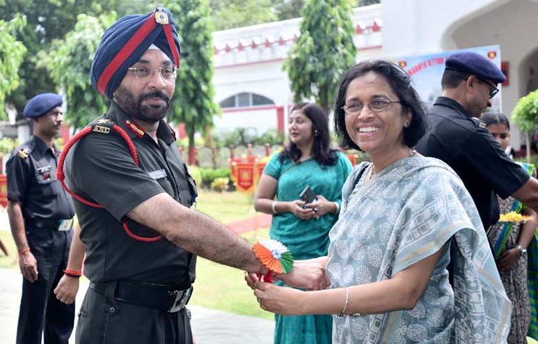 CMS students send rakhis to brave Indian soldiers