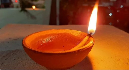 घर की इन जगहों पर होता है पितरों का वास, श्राद्ध के 15 दिनों तक सुबह शाम लगाएं दीपक, मिलेगा आशीर्वाद