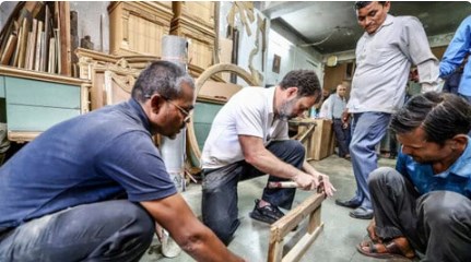 कुली के बाद अब बढ़ई वाला अंदाज, फर्नीचर की दुकान में पहुंचे राहुल गांधी; आरी-हथौड़ा भी चलाया
