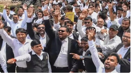 वकीलों की हड़ताल में इलाहाबाद हाईकोर्ट का दखल, शिकायत सुनने को कमिटी बनी