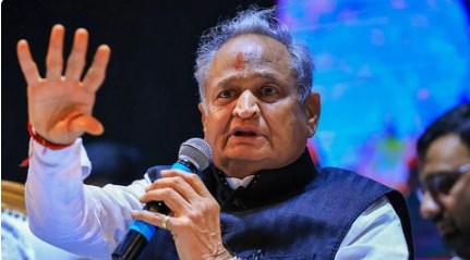 मानहानि मामले में सीएम गहलोत की बढ़ीं मुश्किलें, अदालत ने बरी करने से किया इनकार