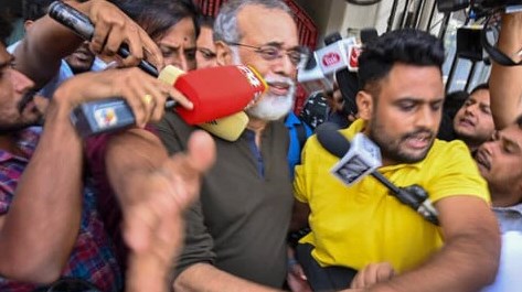 प्रबीर पुरकायस्थ और अमित चक्रवर्ती गिरफ्तार, न्यूजक्लिक मामले में पुलिस का ऐक्शन; कई सामान जब्त