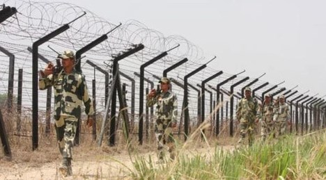 आतंकियों की मौत से बौखलाया पाकिस्तान, LoC पर करने लगा गोलीबारी