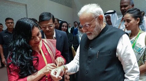 मैक्सिको सीनेट की अध्यक्ष ने पीएम मोदी को बांधी राखी, P20 समिट के लिए आईं हैं भारत