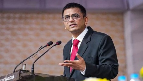 क्या यह बाजार है, पहले मोबाइल जमा करो; भरी अदालत में वकील पर भड़के चीफ जस्टिस चंद्रचूड़