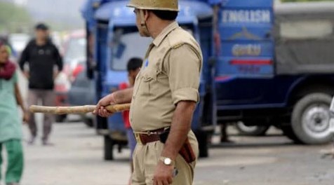 लोगों को पिछवाड़े पर मारना अत्याचार नहीं, पुलिस ने HC में क्यों दी यह दलील