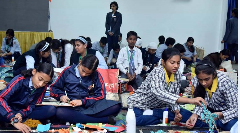 क्विज, कोलाज एवं फिल्म मेकिंग में अपने हुनर से दर्शकों का दिल जीता प्रतिभागी छात्रों ने