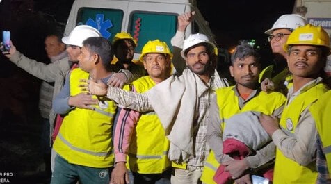मौत को मात देकर 17वें दिन बाहर निकले मजदूर, मिली जिंदगी दोबारा; नम हुईं आंखें