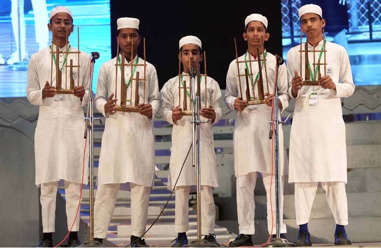 समूह गान, वाद-विवाद, फ्लोर आर्ट एवं  मॉडल मेकिंग प्रतियोगिताओं के नाम रहा आज का दिन