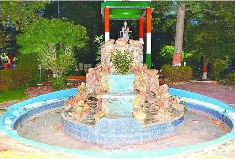  घर के इस कोने में लगाएं वाटरफाॅल या फाउंटेन, खुलेंगे तरक्की के नए रास्ते