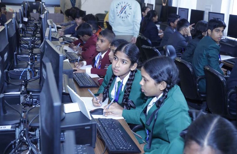 गणित क्विज एवं पजल में जोरदार प्रतिभा प्रदर्शन किया प्रतिभागी छात्रों ने