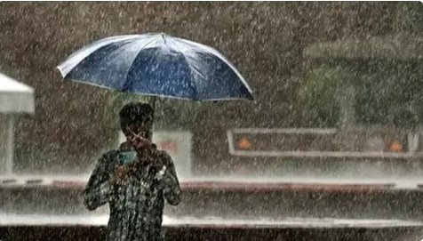 यूपी में ठंड के बीच 4 दिनों तक बारिश की चेतावनी, कोहरा बढ़ाएगा मुश्किलें