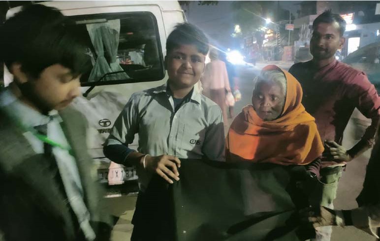 CMS students distribute 1200 blankets to the needy from their pocket money