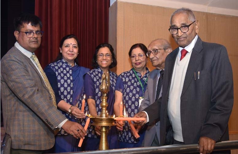 सी.एम.एस. किशोर व युवा पीढ़ी में पर्यावरण संरक्षण हेतु प्रेरित कर रहा है-  डा. हीरालाल पटेल, आई.ए.एस.