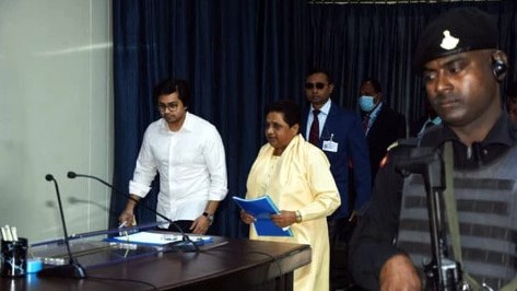 मायावती का बड़ा ऐलान, भतीजे आकाश आनंद को घोषित किया उत्‍तराधिकारी