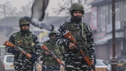 LoC के पास बारूदी सुरंग में विस्फोट, सेना का एक जवान शहीद; दो घायल