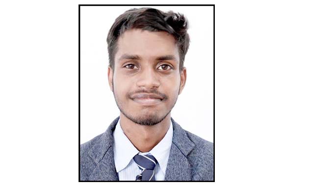 Aryan of CMS offered scholarship of US$ 1,20,000