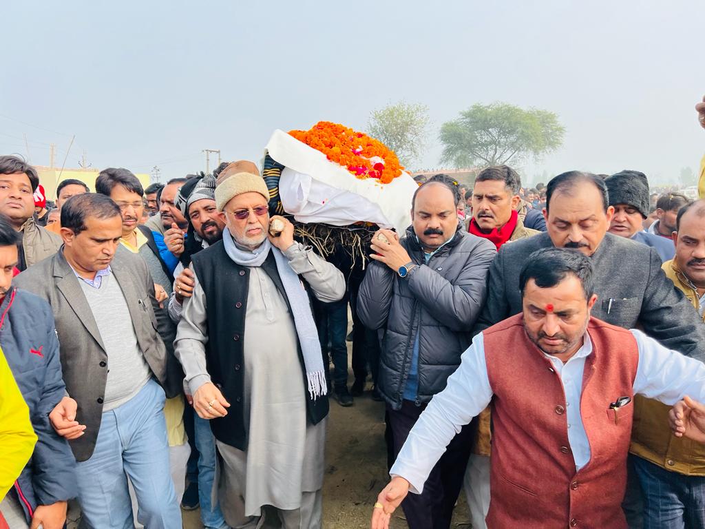 भाजपा विधायक मानवेंद्र सिंह का राजकीय सम्मान के साथ हुआ अंतिम संस्कार,सांसद अरुण सागर व मंत्री सुरेश खन्ना नेअर्थी को कांधा देकर दी अश्रु पूर्ण अंतिम विदाई
