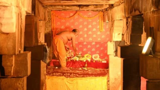 ज्ञानवापी में पूजा पर मुस्लिम पक्ष की नई याचिका हाईकोर्ट में स्वीकार, कल भी होगी सुनवाई