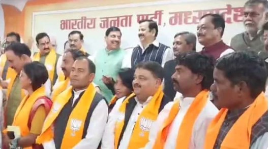 जबलपुर के कांग्रेस मेयर समेत कई पदाधिकारी BJP में शामिल, लोकसभा चुनावों पर कितना असर?