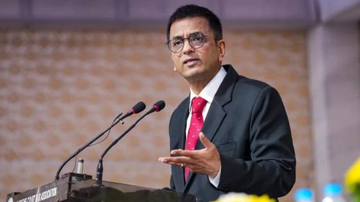 ये क्या याचिका है, लोगों पर चिप नहीं लगा सकते, प्राइवेसी नाम की भी कोई चीज होती है