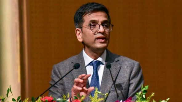 CM योगी आदित्यनाथ की तारीफ करने वाले जज की CJI चंद्रचूड़ से हुई शिकायत, जानें पूरा मामला