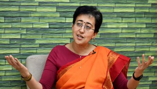 अपने दावे पर घिर गईं आतिशी, मानहानि नोटिस के बाद ECI ने भी मांग लिया जवाब