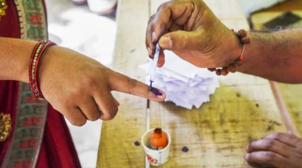 यूपी में दूसरे चरण के मतदान में जबरदस्त गिरावट, पहले फेज से भी पांच प्रतिशत कम वोटिंग