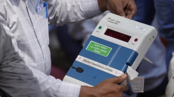 मतगणना से पहले यूपी में बड़ा एक्शन, हेडमास्टर समेत पांच कर्मचारी सस्पेंड, तीन शिक्षामित्रों की गई नौकरी