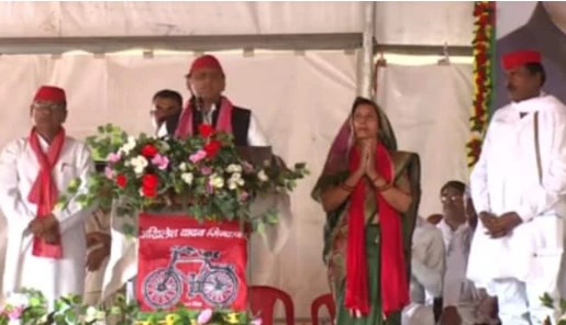 जैसे समुद्र मंथन हुआ, वैसे ही संविधान मंथन होने जा रहा है, अखिलेश का बीजेपी पर हमला