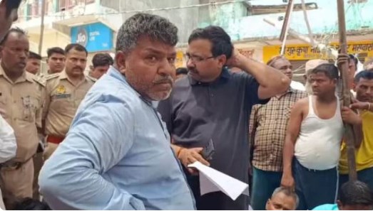 नायब तहसीलदार की सरेराह पिटाई और कपड़े फाड़ने में भाजपा चेयरमैन फंसे