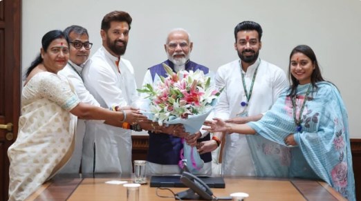 NDA के सांसदों से क्यों मिल रहे PM मोदी, चिराग से बोले- आपने खुद को साबित किया है