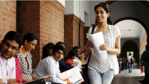 पहले हिजाब पर लगाया प्रतिबंध, अब इस कॉलेज ने छात्रों को टी-शर्ट और फटी जींस पहनने से रोका
