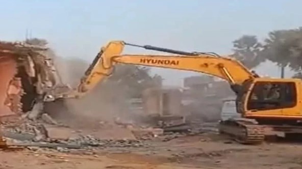 यूपी के इस शहर में गरजने वाले हैं बुलडोजर, जमींदोज होंगे 645 कब्‍जे; लग गए लाल क्रॉस निशान