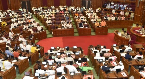 मॉनसून सत्र के पहले ही दिन हंगामा, वेल में नारेबाजी; कल पेश होगा अनुपूरक बजट