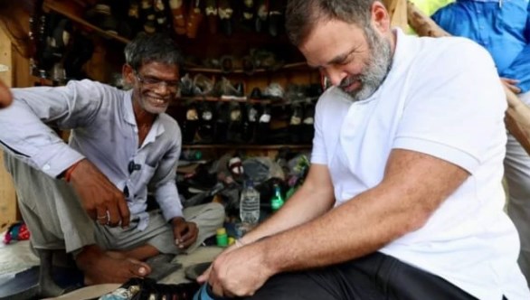 राहुल गांधी ने अचानक गाड़ी रुकवाई और मोची की दुकान पर पहुंचे, बगल में बैठकर जाना हाल