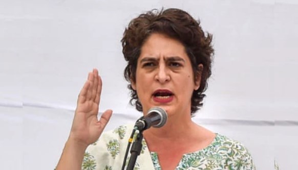 प्रियंका गांधी ने किया यूपी सरकार की सोशल मीडिया पॉलिसी पर हमला, पूछा महिलाओं की आवाज किस श्रेणी में?
