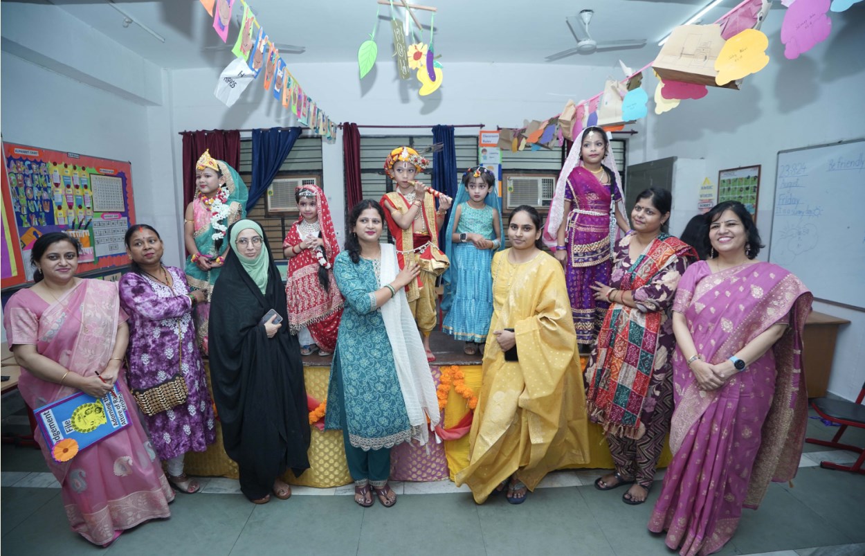 सी.एम.एस. में धूमधाम से मनाया गया श्रीकृष्ण जन्माष्टमी का भव्य उत्सव