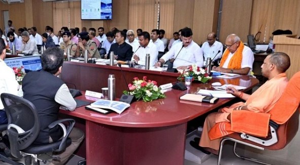 उपचुनाव से पहले अयोध्या पहुंचे सीएम योगी, रामलला और हनुमानगढ़ी में दर्शन पूजन के बाद समीक्षा बैठक