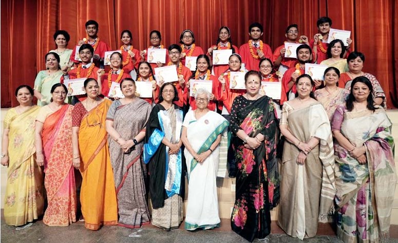 सी.एम.एस. के मेधावियों का हुआ भव्य सम्मान