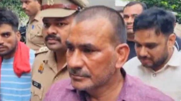 अखिलेश का करीबी सपा नेता गिरफ्तार, नौकरी देने के नाम पर नाबालिग के उतरवाए थे कपड़े