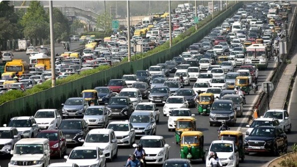 UP में गाड़ियों की नो एंट्री, हाईवे पर लगा लंबा जाम; यात्री बुरी तरह परेशान