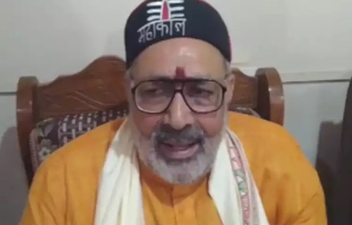 बेगूसराय में केंद्रीय मंत्री गिरिराज सिंह पर हमला, हमलावर हिरासत में
