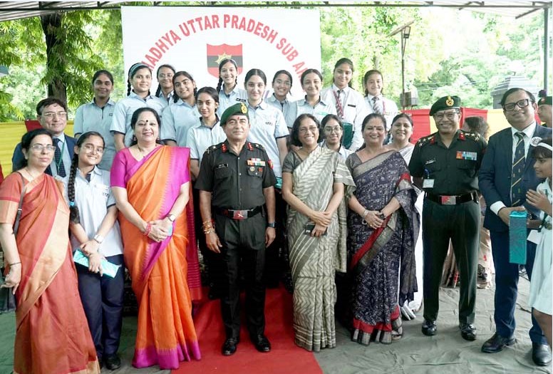 CMS students send rakhis to brave Indian soldiers