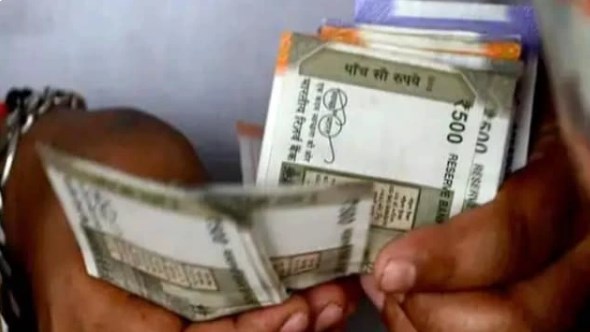 दो साल में सैलरी और पेंशन पर घट जाएगा UP सरकार का खर्च, 10 लाख करोड़ से अधिक होगा बजट
