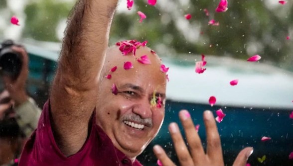 17 महीने बाद तिहाड़ जेल से बाहर आए मनीष सिसोदिया, बोले- संविधान की ताकत से जमानत