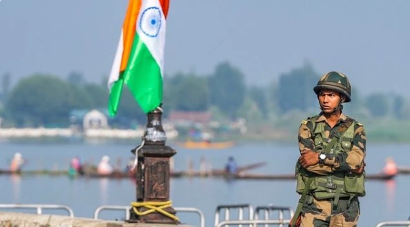 जम्मू-कश्मीर चुनावः डल झील में बनाए जाएंगे तैरते हुए मतदान केंद्र, LoC को लेकर भी खास तैयारी