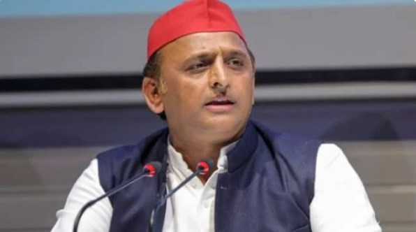 सपा के PDA पर भारी पड़ रहा अयोध्या रेप केस; P और A के बीच फंस गए हैं अखिलेश?