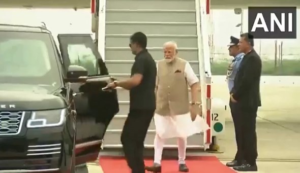 साख घटी या बदल गया रिवाज, PM मोदी को कोई एयरपोर्ट पर रिसीव करने तक नहीं आया