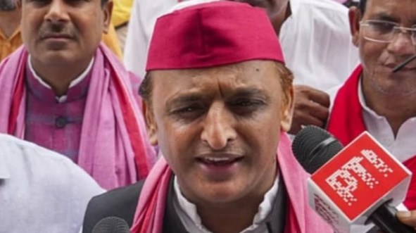 सपा आई तो इन पर ऐक्‍शन होगा, यूपी के अधिकारियों पर भड़के अखिलेश यादव; दी वार्निंग